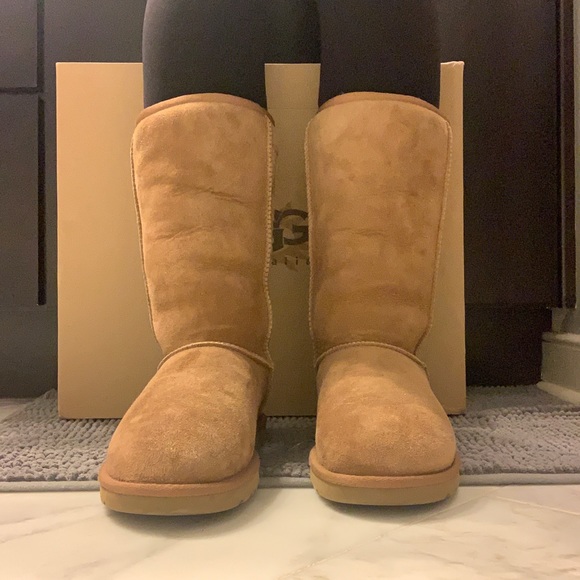 Size 6 Tall Ugg Tan Boots - Picture 14 of 15
